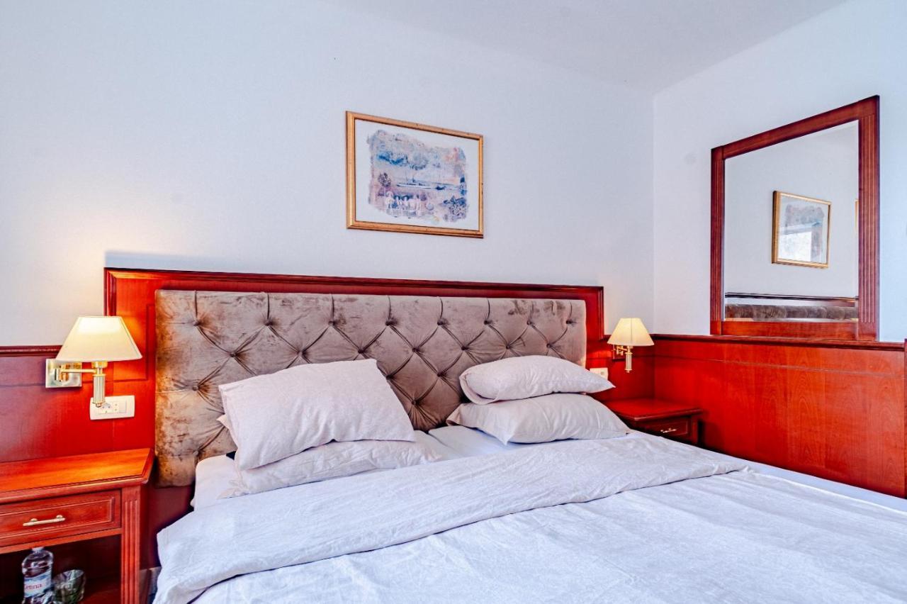 Hotel Dalmacija Вела-Лука Экстерьер фото