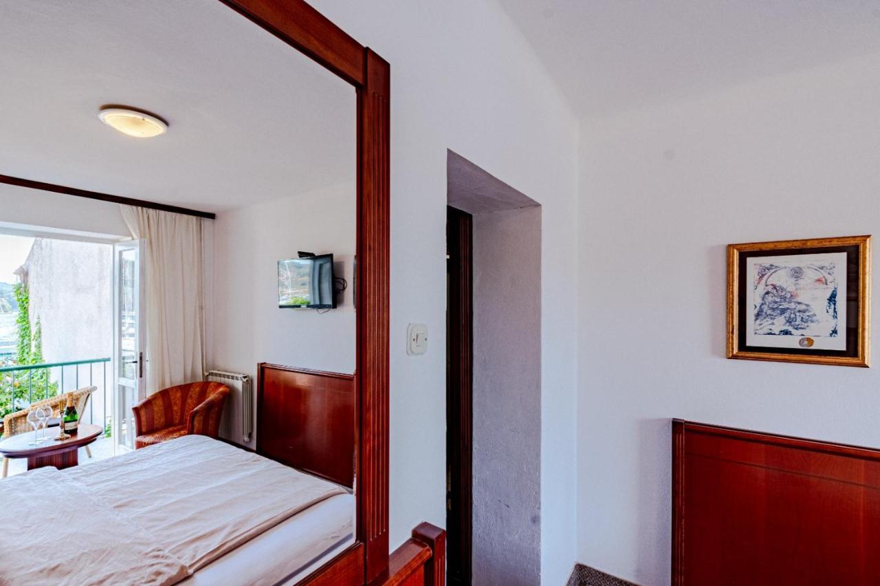 Hotel Dalmacija Вела-Лука Экстерьер фото