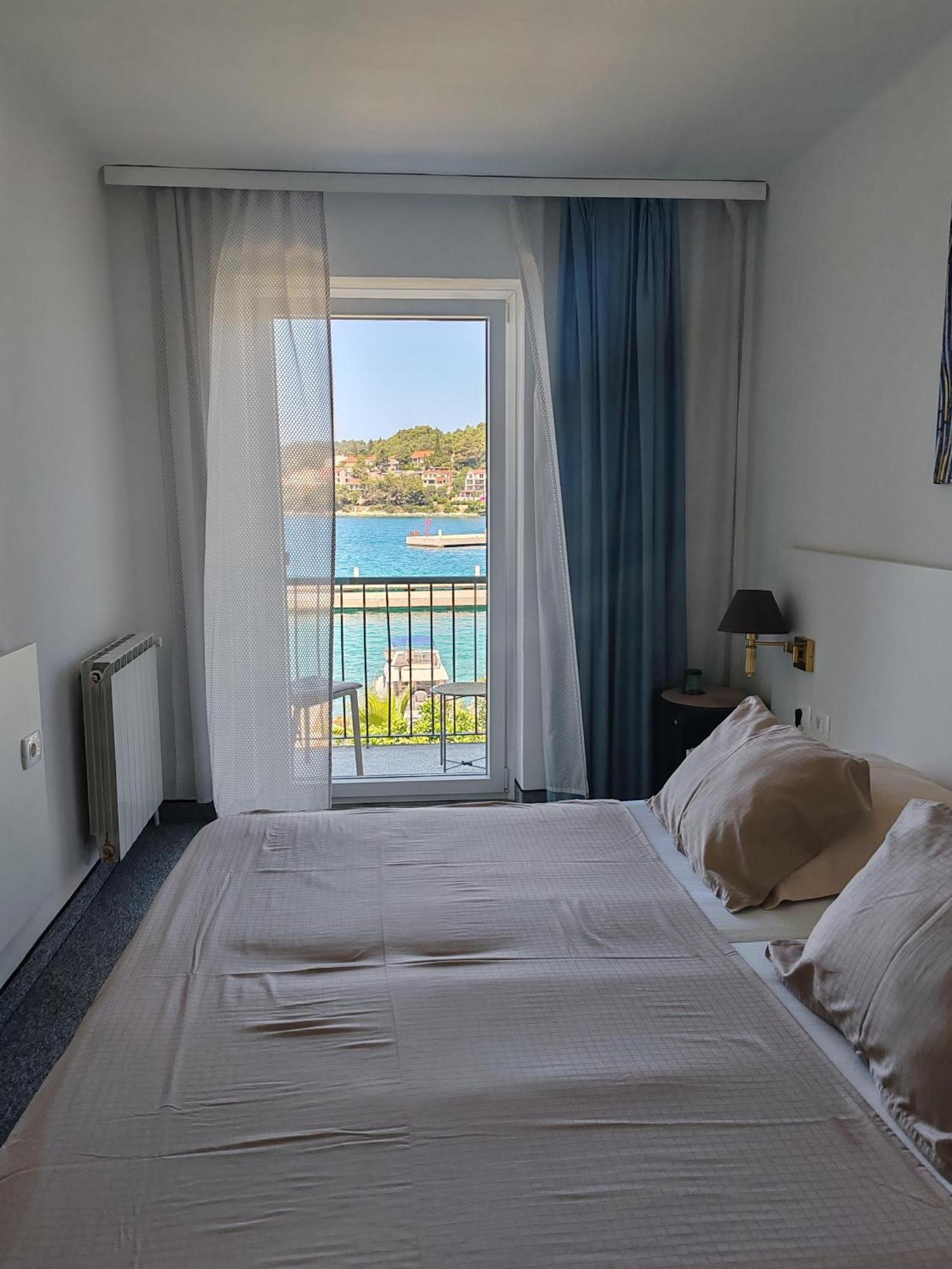Hotel Dalmacija Вела-Лука Экстерьер фото